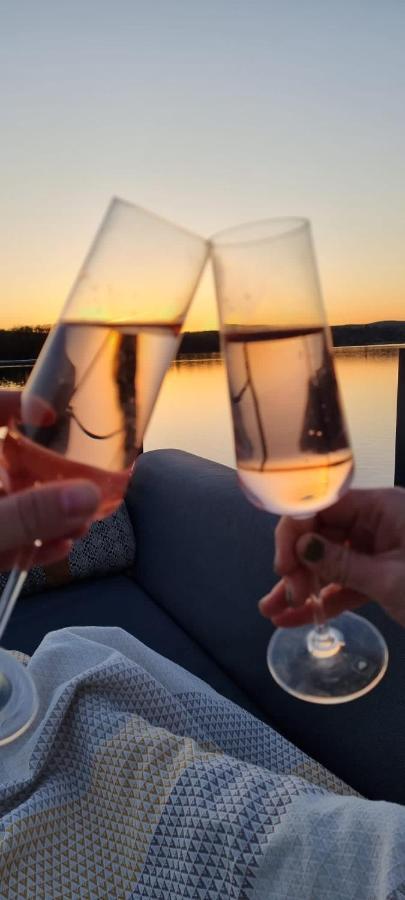 Traumzeitboot Auf Dem Scharmuetzelsee Bateau-hôtel *